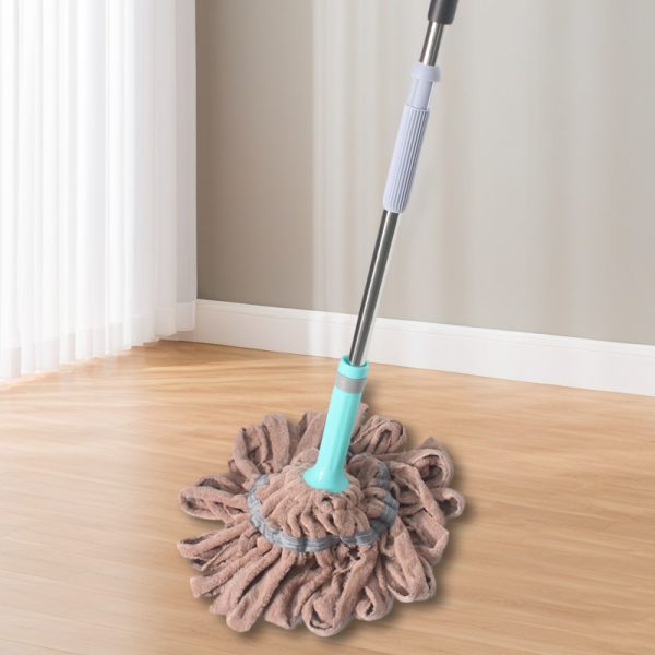 Hands-free self-wringing mop