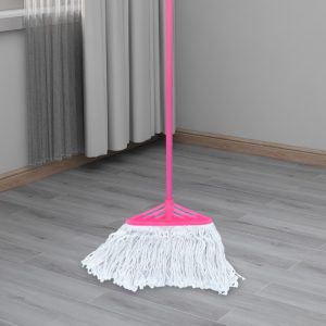 Old-fashioned cotton thread flat-head mop